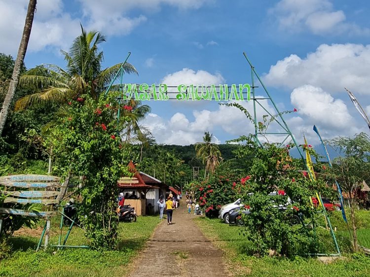 Pasar Sawahan Desa Kalongan: Wisata Kuliner Tradisional dengan Konsep Tradisional